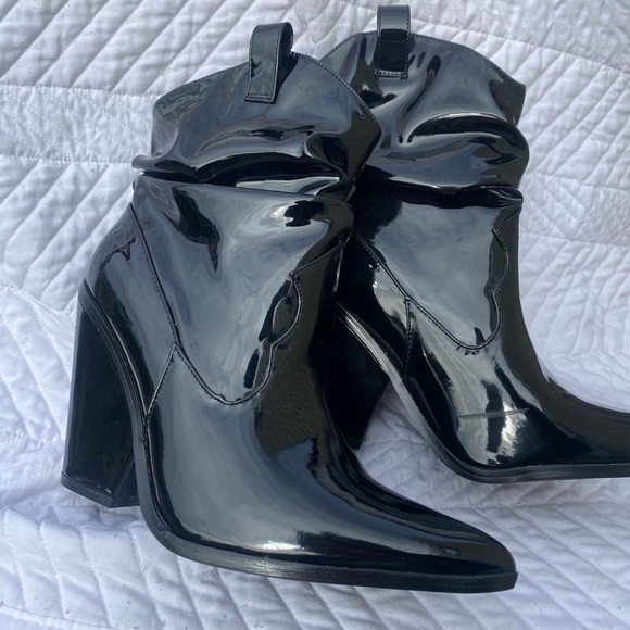 Size 8.5 shiny black Boots - Picture 2 of 2